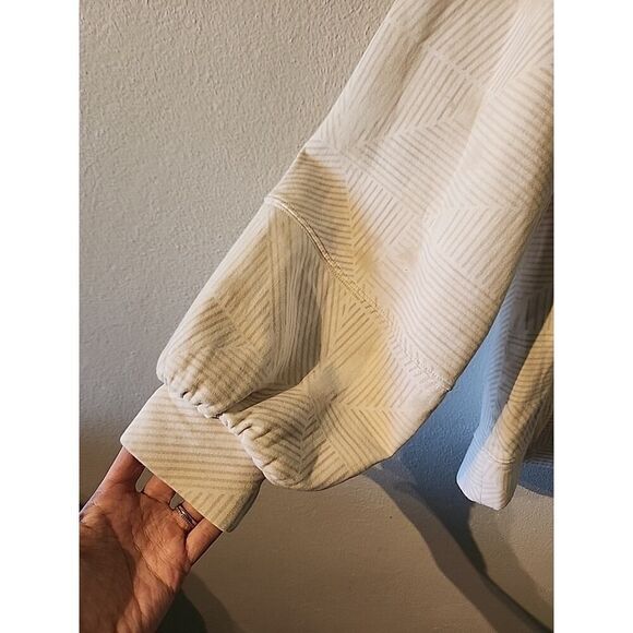 CALIA BY CARRIE UNDERWOOD Super Soft White And Tan Geometric Sweatshirt Small - Picture 4 of 6